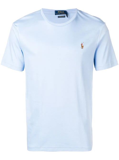 camiseta com logotipo bordado