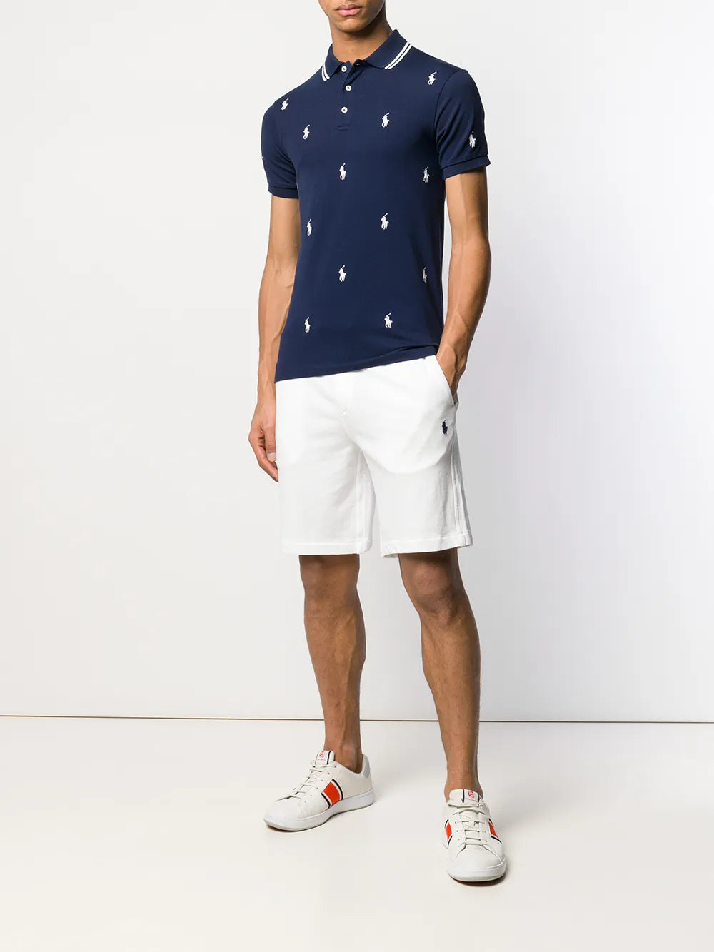 shorts de corrida com logotipo branco