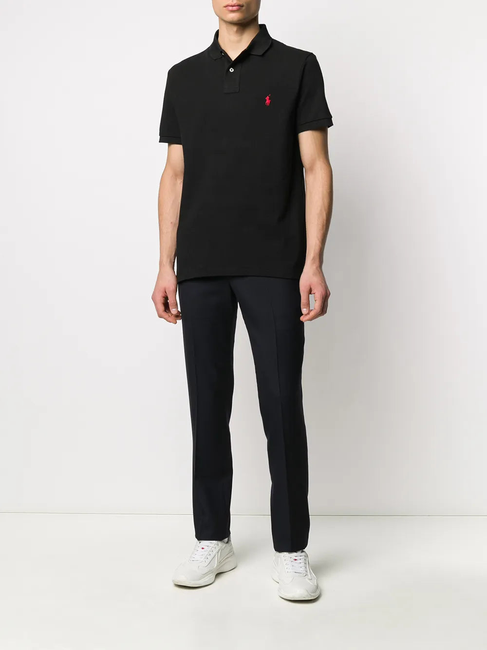 camisa polo com logotipo bordado