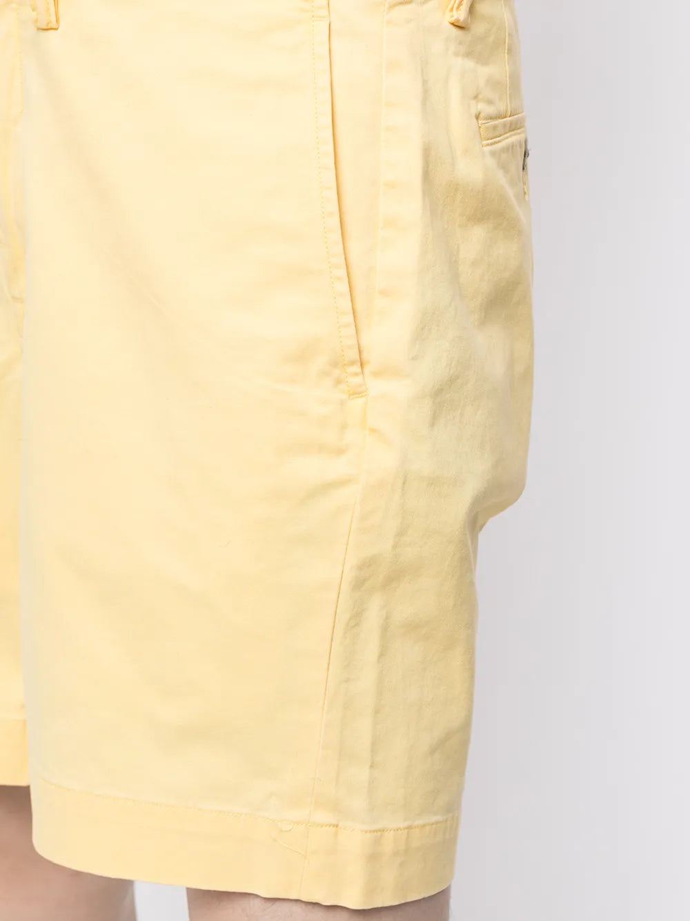 shorts chino de perna reta