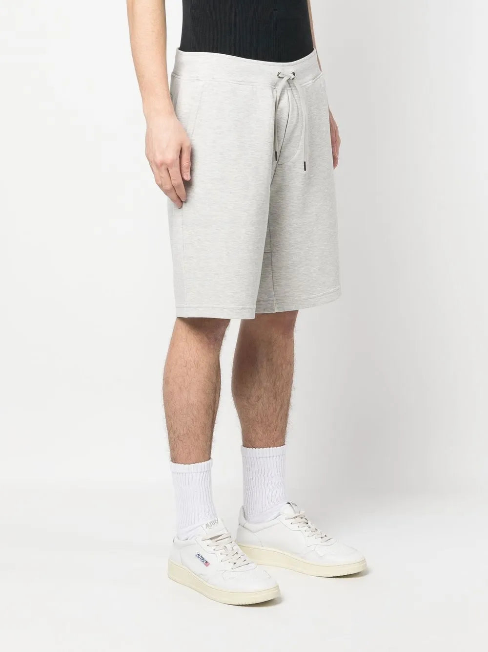 shorts esportivos com bordado de logotipo