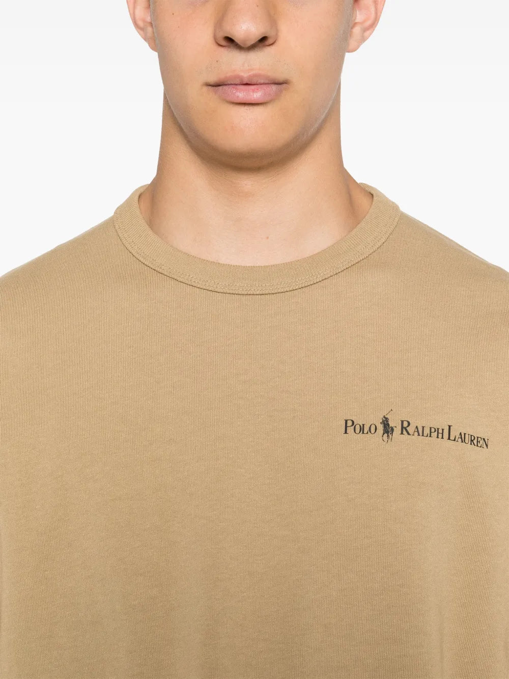 camiseta com estampa de logotipo