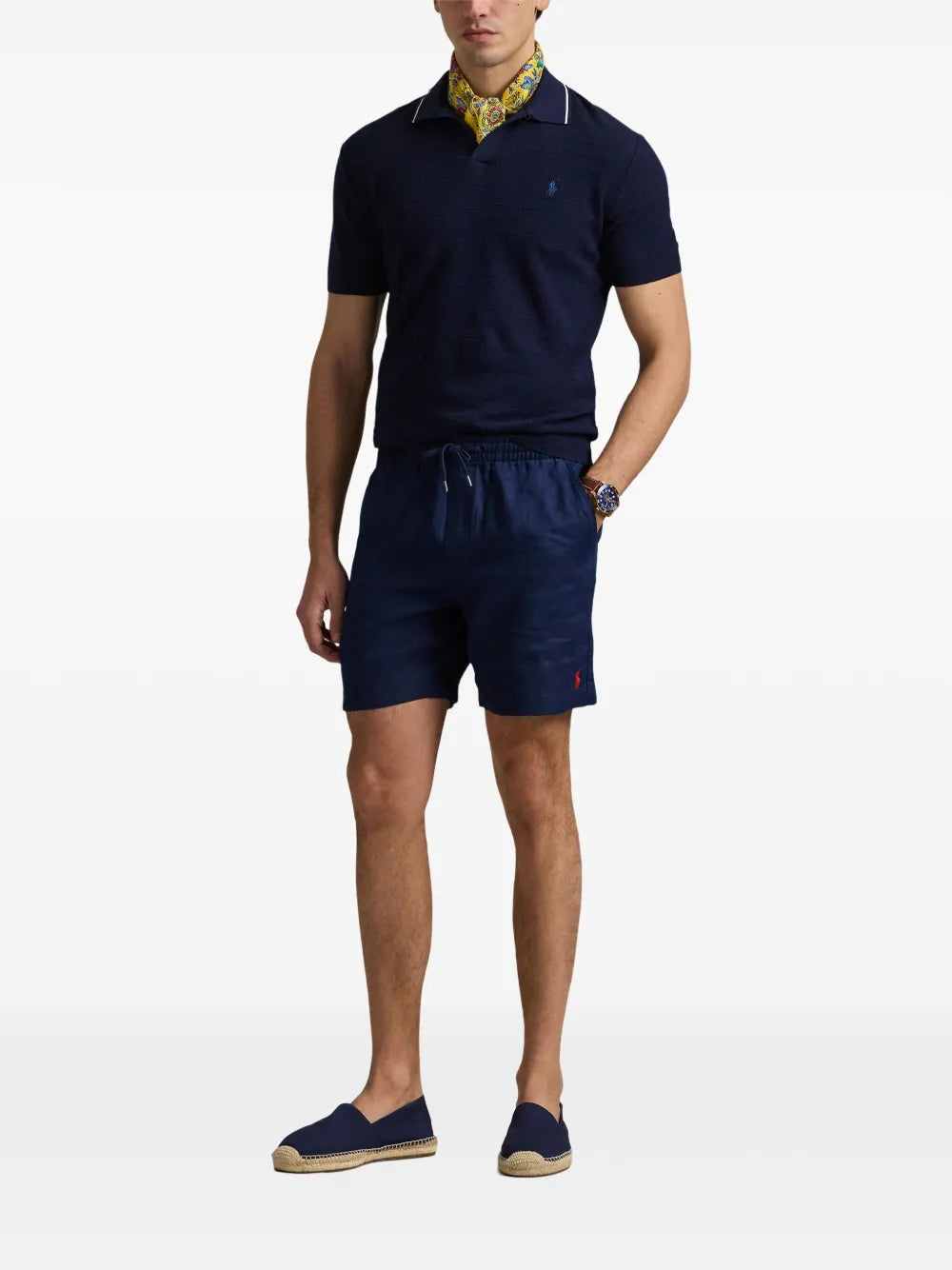 shorts com logotipo