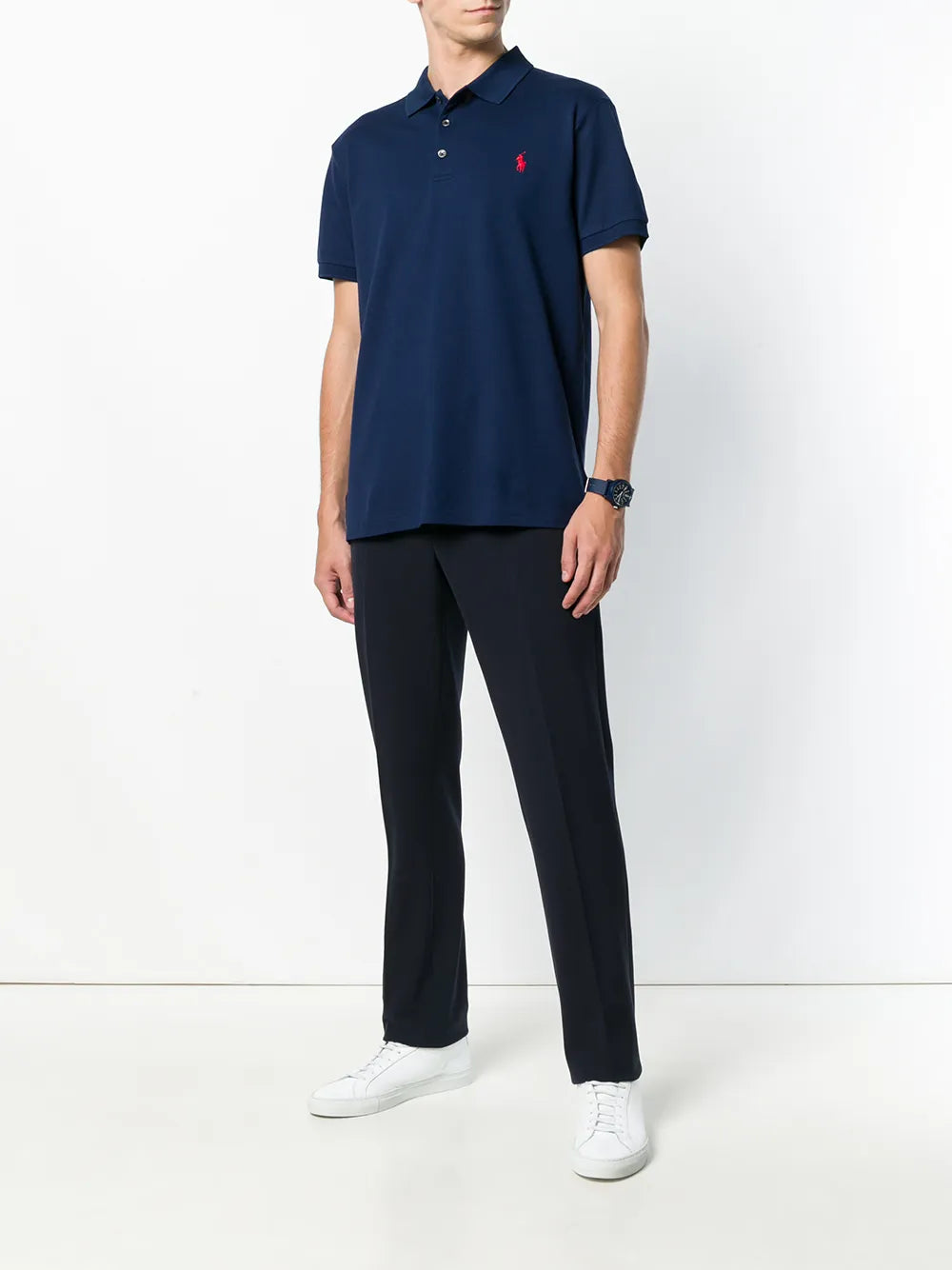 camisa polo com logotipo bordado