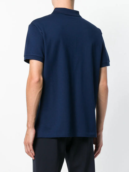 camisa polo com logotipo bordado