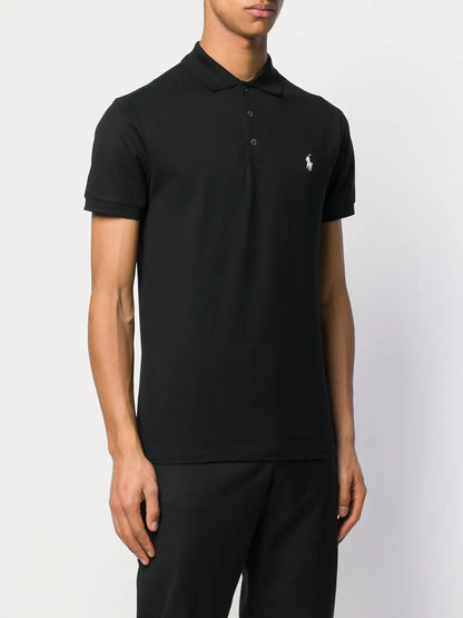 camisa polo com logotipo contrastante