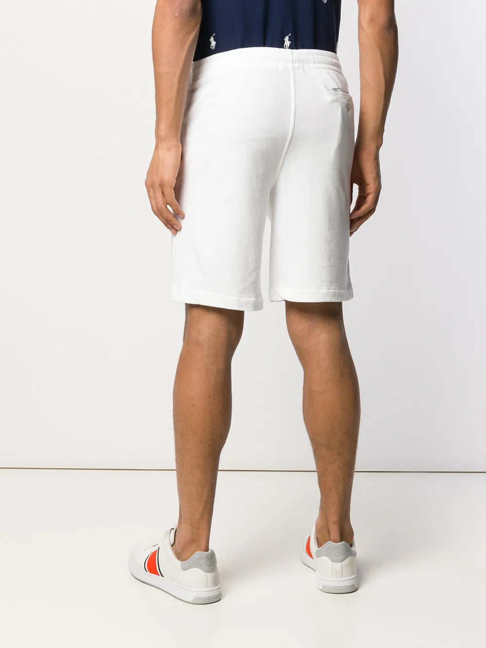 shorts de corrida com logotipo branco