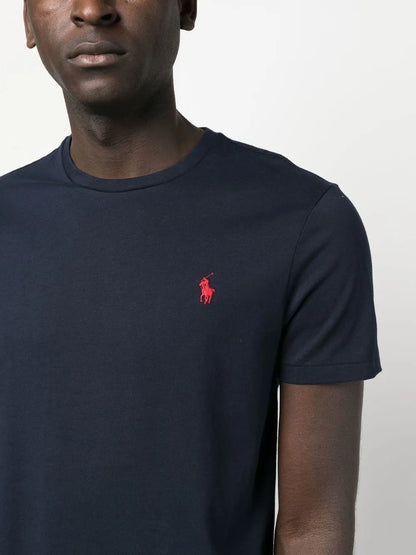 camiseta de algodão com logotipo bordado