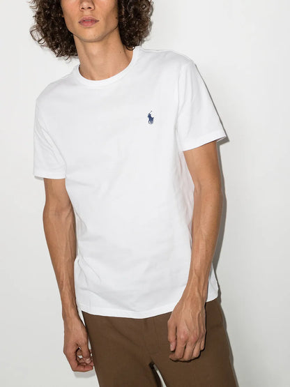 camiseta com logotipo bordado