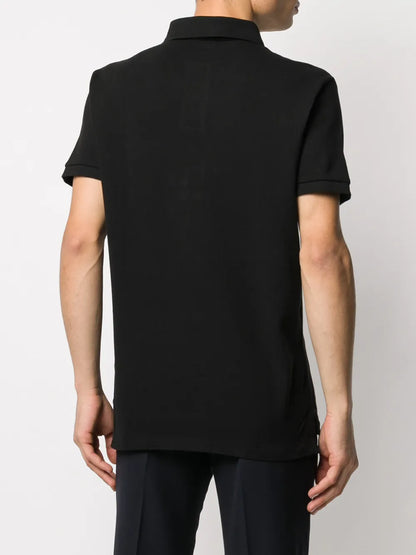 camisa polo com logotipo bordado
