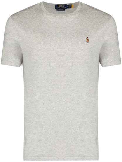 camiseta com logotipo bordado