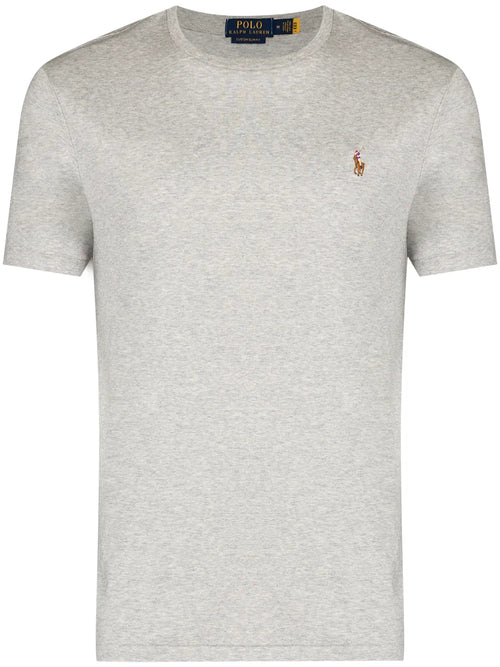 camiseta com logotipo bordado