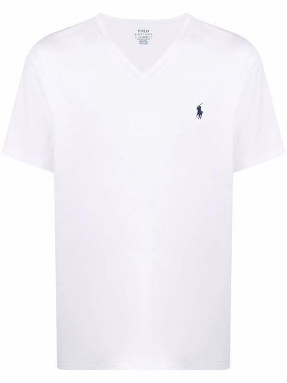 camiseta com decote em V e logotipo bordado