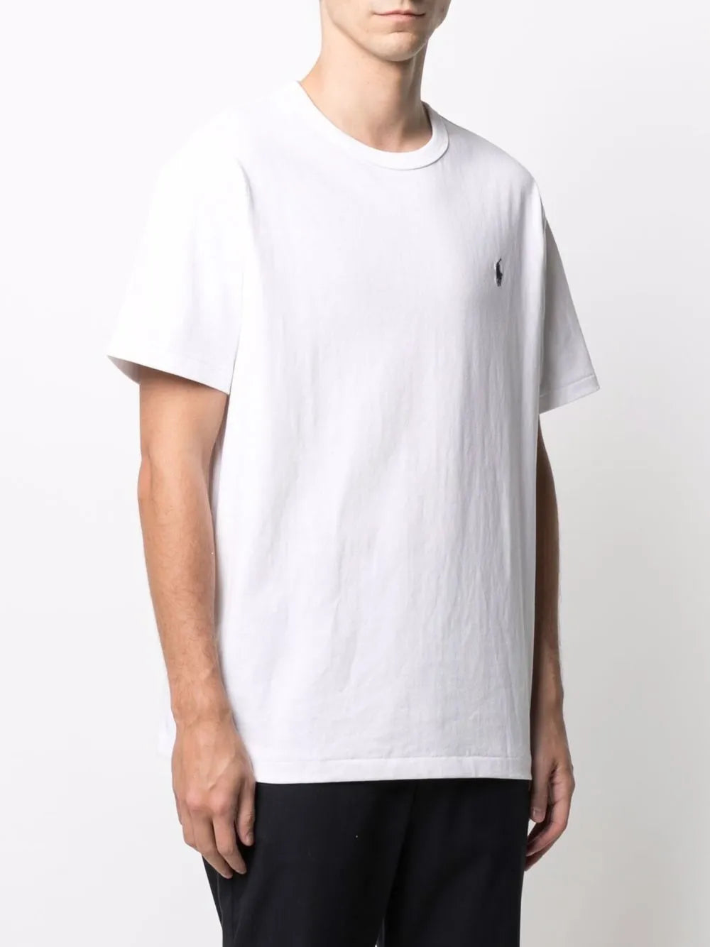 camiseta com logotipo bordado