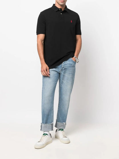camisa polo com detalhe de logotipo bordado