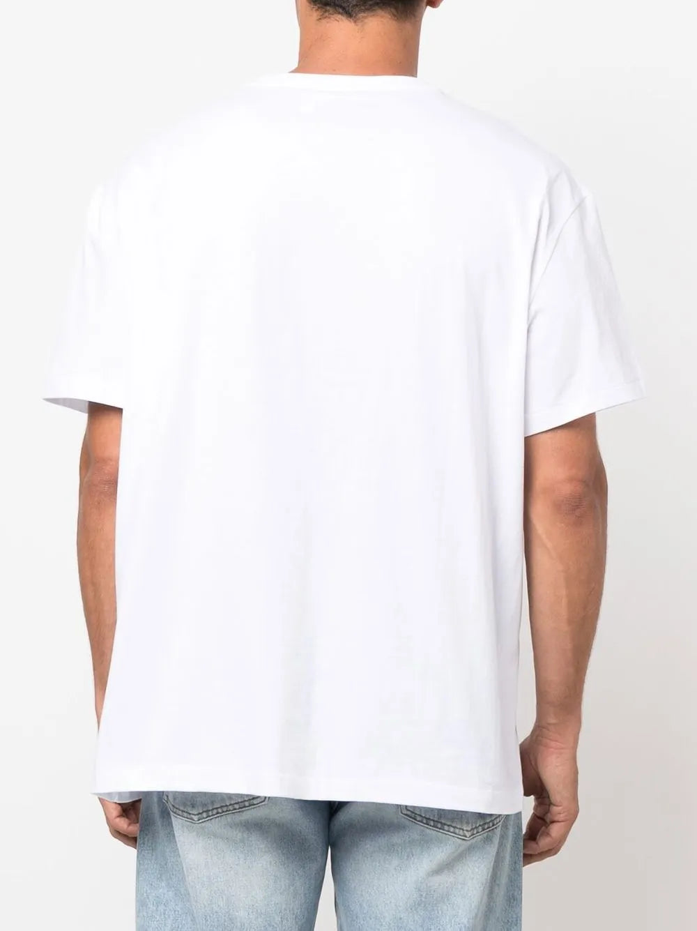 camiseta de manga curta com logotipo bordado