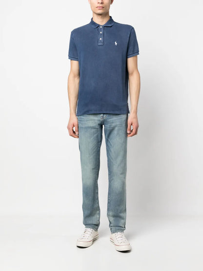 camisa polo com logotipo bordado