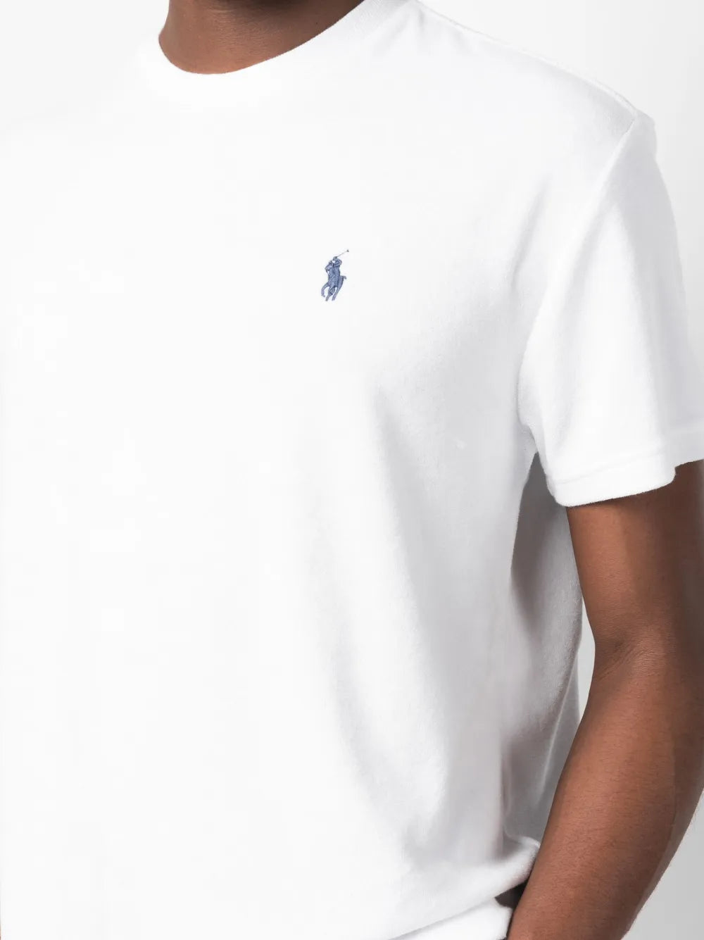 camiseta de algodão com logotipo bordado