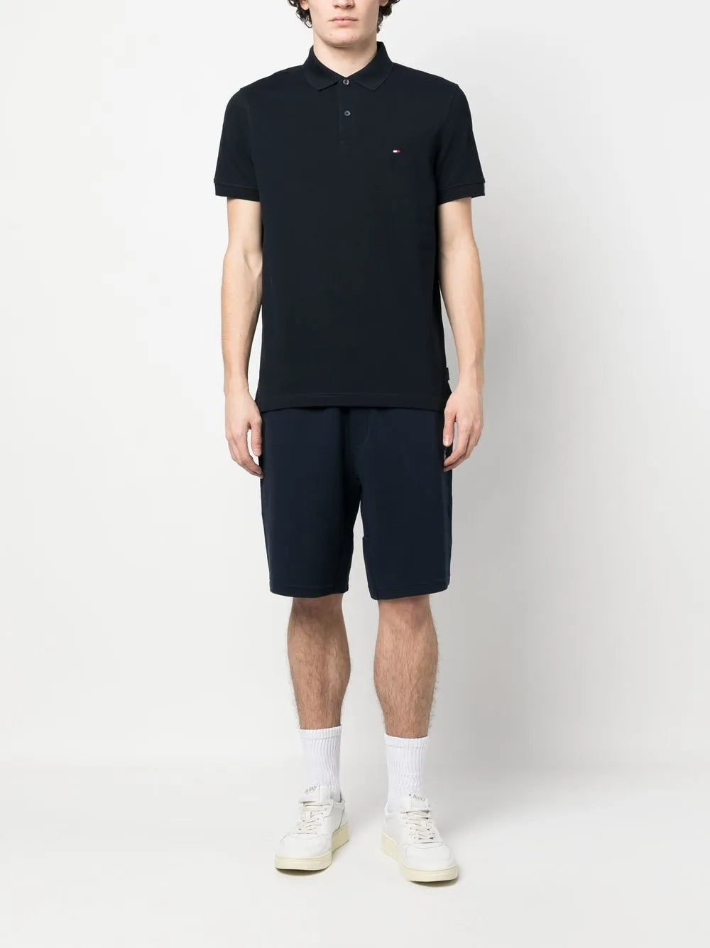 shorts esportivos com bordado de logotipo