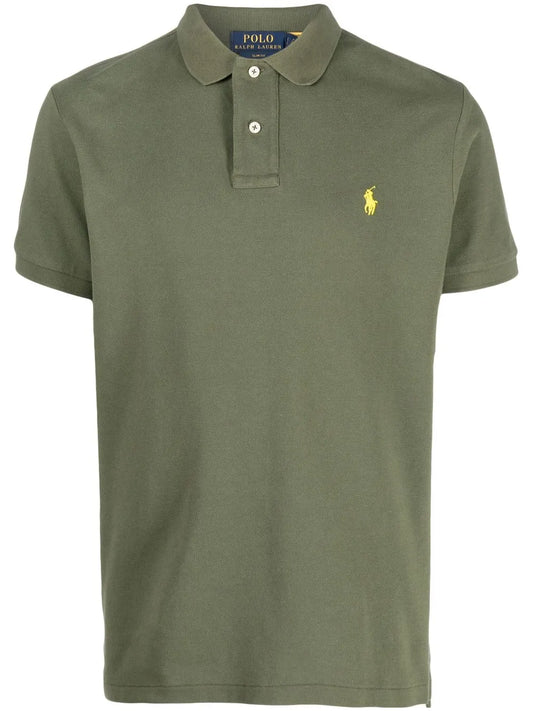 camisa polo com detalhe de logotipo bordado