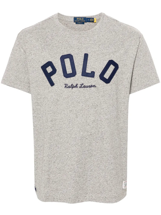 camiseta com aplique de logotipo