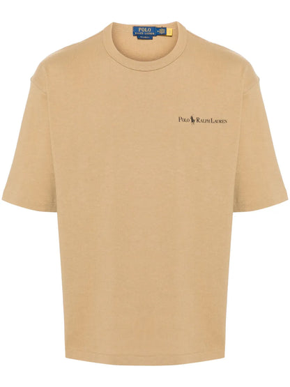 camiseta com estampa de logotipo