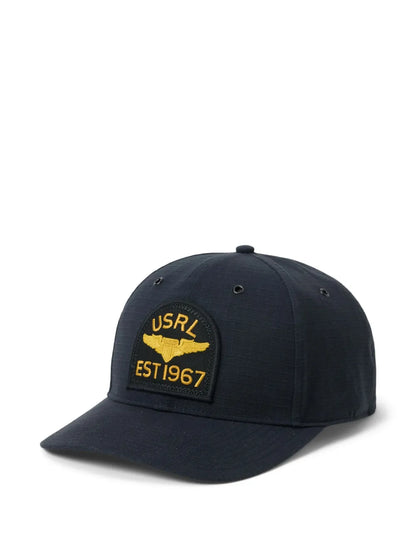boné com patch de logotipo