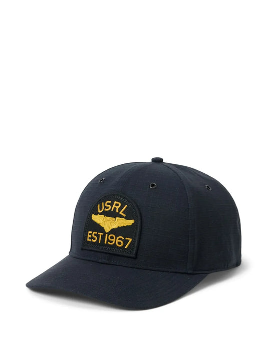 boné com patch de logotipo