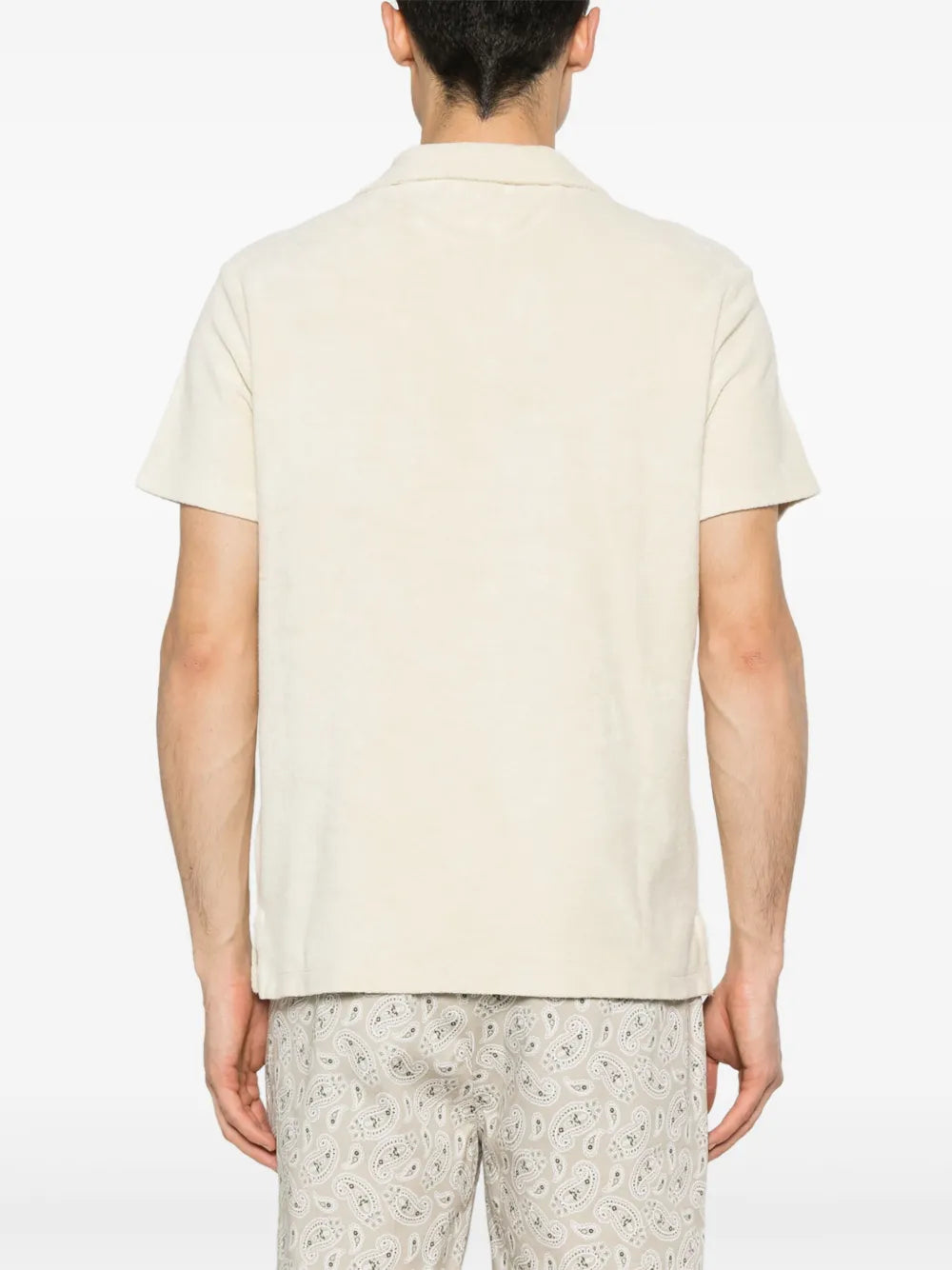 camiseta com gola estilo johnny