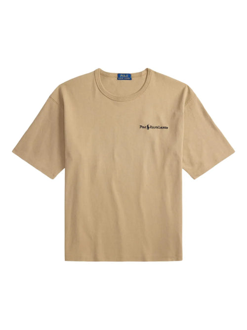 camiseta com logotipo bordado