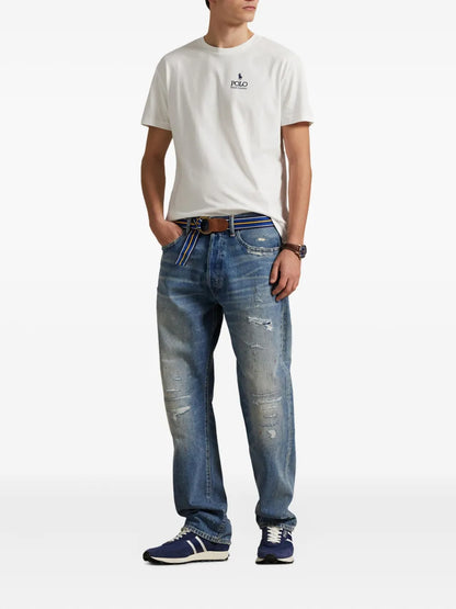 camiseta com logotipo bordado