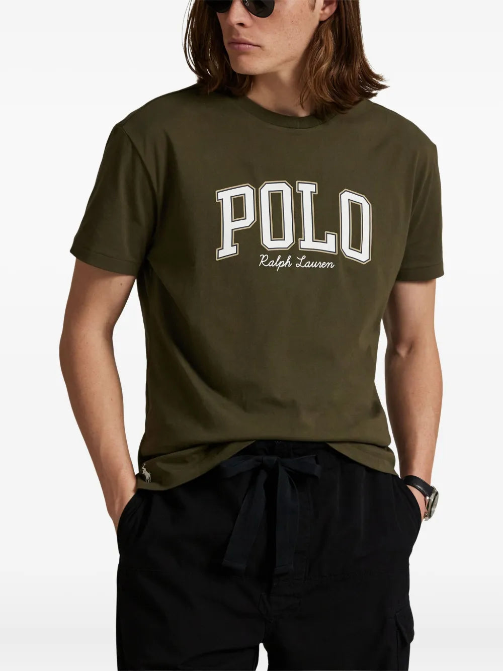 camiseta com estampa de logotipo