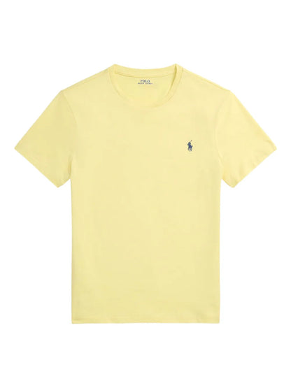 camiseta com gola redonda e logotipo